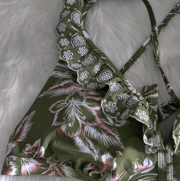 *NWT* Time and Tru Floral Halter Bikini Top - Picture 3 of 6